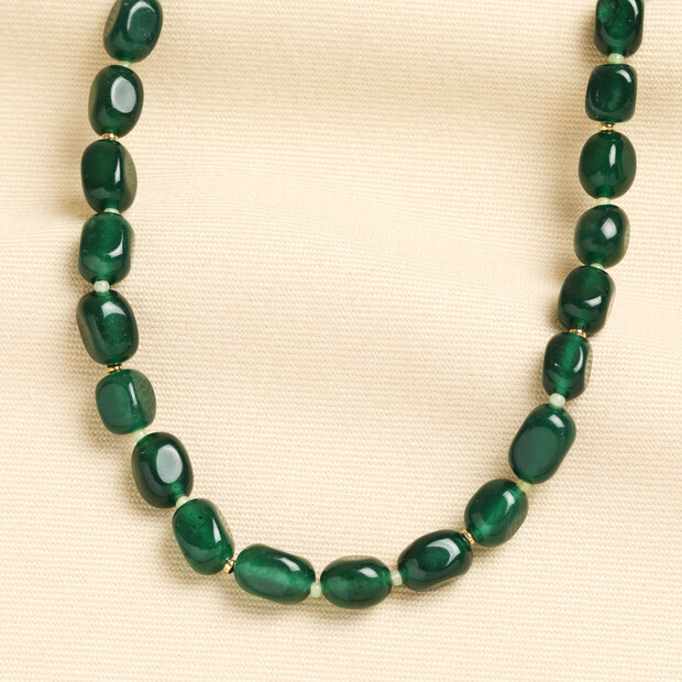 Dark Green Semi Precious Stone Beaded Necklace in Gold