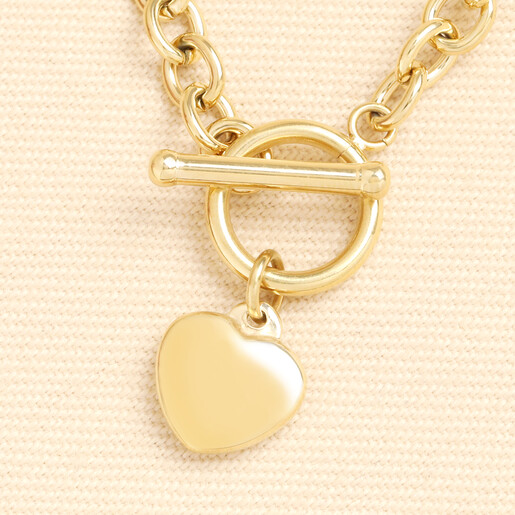 close up of heart charm and t-bar