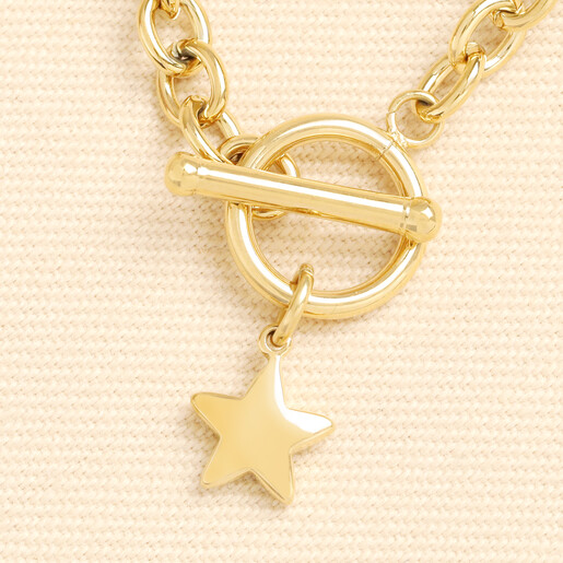 close up of tbar and star charm