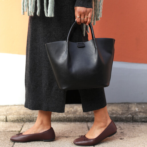 model shot of vegan bag in black