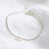 Dainty Seed Bead & Pearl Bracelet in Silver