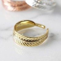 Adjustable Feather Ring in Gold