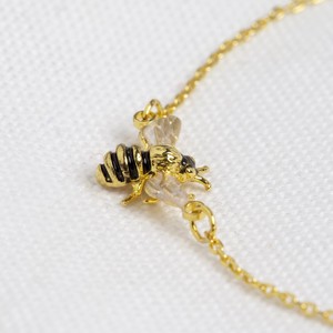 Enamel Bee Anklet with peach daisy