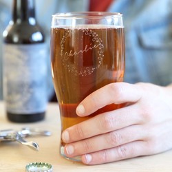 Personalised Engraved Wreath Pint Glass