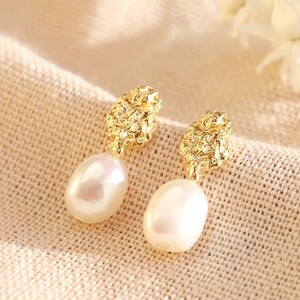 Gold Irregular hammered effect pearl Earrings