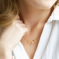 Brushed Interlocking Hoop Necklace in Gold