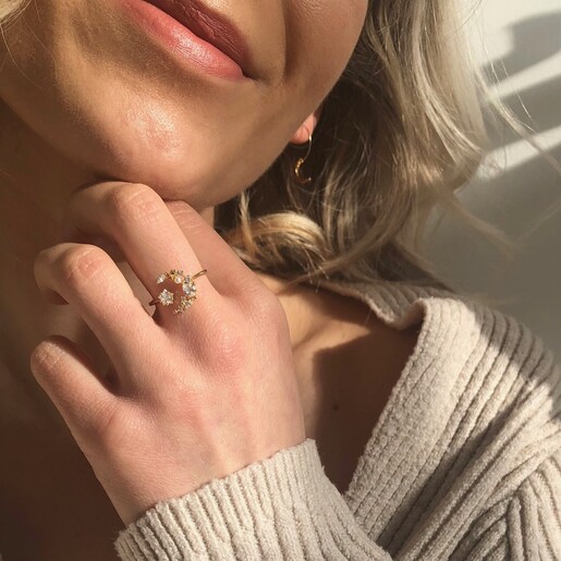 https://cdn.lisaangel.co.uk/image/cache/data/product-images/ss21/gr-ss21/rings/adjustable-crystal-moon-and-star-ring-in-gold-image00063-515x515.jpg