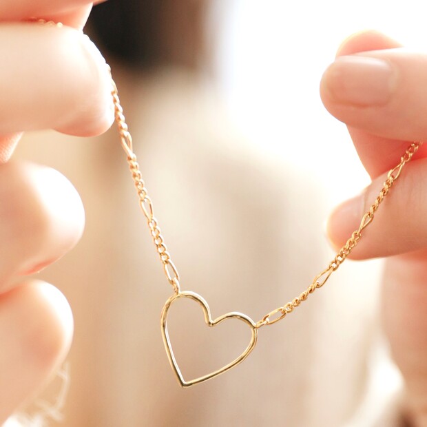 Figaro Chain and Heart Outline Necklace in Gold Figaro Chain and Heart Outline Necklace in Gold