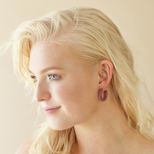 Model Wearing Gold Hoop Earrings in Purple on Model