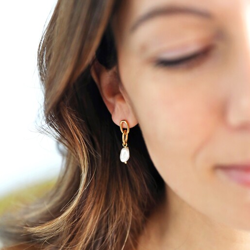 Gold Stainless Steel Chain and Pearl Drop Earrings on Model