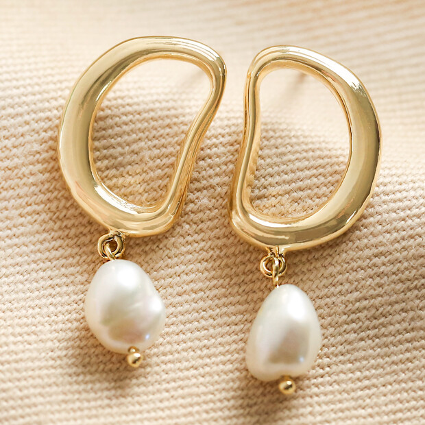 Organic Circle Pearl Drop Earrings in Gold Organic Circle Pearl Drop Earrings in Gold