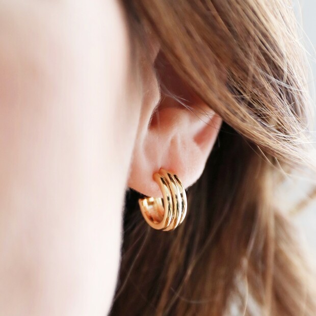 Ribbed Hoop Earrings in Gold