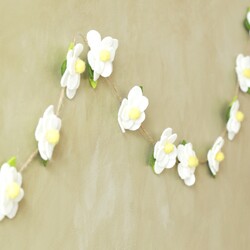 Felt Daisy Chain Garland