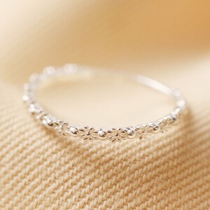 Sterling silver Daisy ring in M/L
