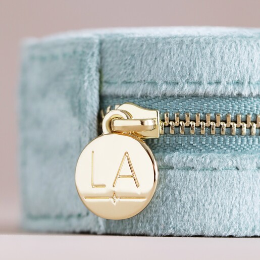 Close-up of Zip Close-up of Zip on Mint Green Velvet Round Travel Jewellery Case