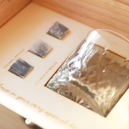 3 Whisky Stones and Etched Glass 3 whisky stones and etched glass