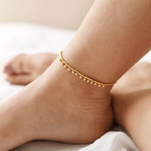 Beaded Ball Charm Anklet in Gold