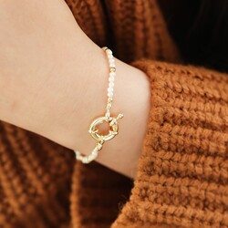 Round Clasp and Pearls Bracelet