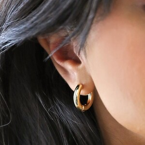 Medium Chunky Hoop Earrings in Gold