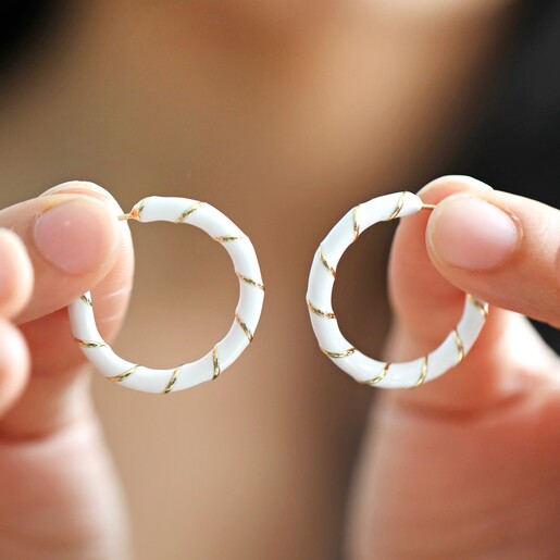 Mode Holding Hoops Model Holding White Enamel Rope Hoop Earrings in Gold