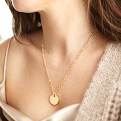 Round Clasp and Pearls Necklace in Gold | Lisa Angel