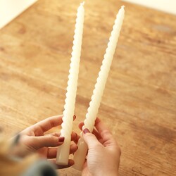 Pair of Kaars Crown Twist Ivory Candles