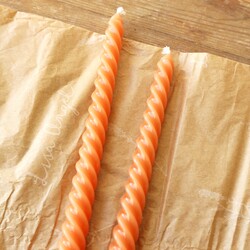 Pair of Kaars Crown Twist Orange Candles