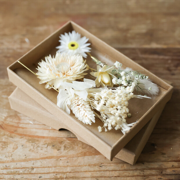 Set of 4 Natural Dried Flower Hair Clips Set of 4 Natural Dried Flower Hair Clips