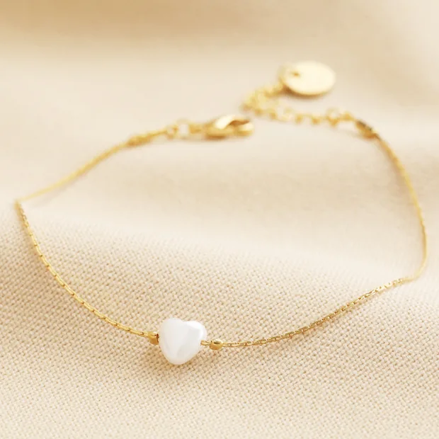 Pearl Heart Charm Bracelet in Gold Pearl Heart Charm Bracelet in Gold