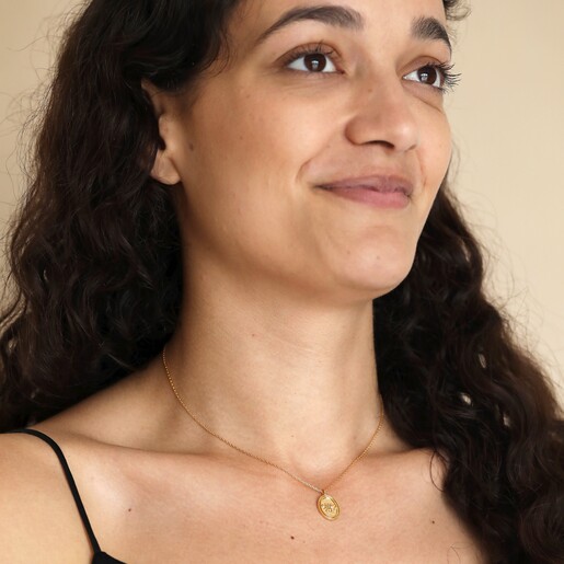 Model smiling wearing Bee Oval Disc Pendant Necklace in Gold