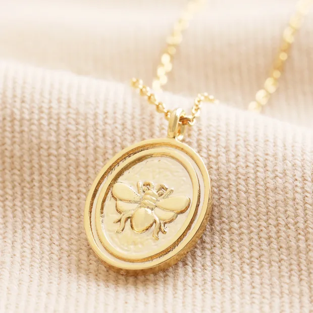 Bee Oval Disc Pendant Necklace in Gold Bee Oval Disc Pendant Necklace in Gold