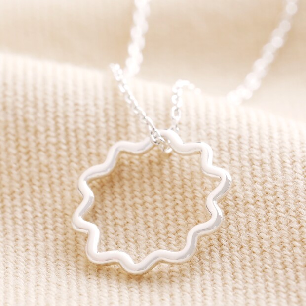 Wavy Lines Pendant Necklace in Silver Wavy Lines Pendant Necklace in Silver