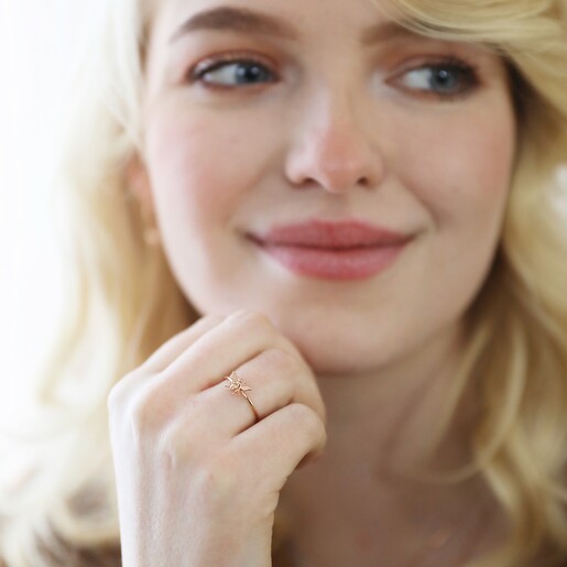 Model Wearing Daisy Ring From Set of 2 Daisy and Bee Stacking Rings in Rose Gold