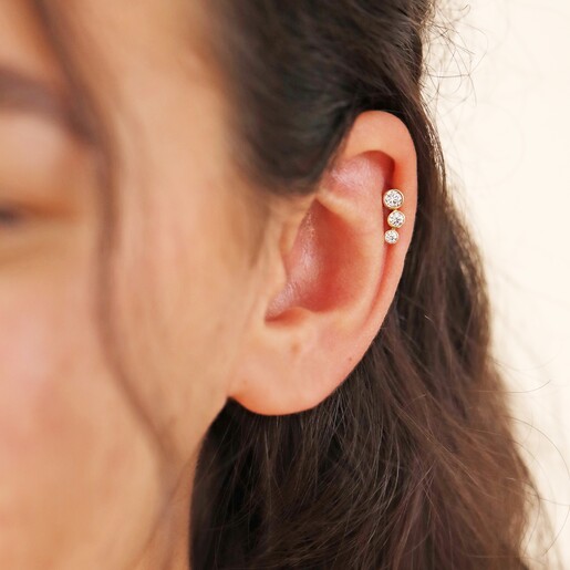 model wearing Tish Lyon Solid Gold Crystal Bubble Barbell with neutral background