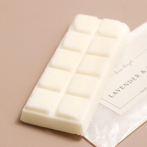 Model Breaking Lisa Angel Norfolk Lavender and Lemon Soy Wax Melts