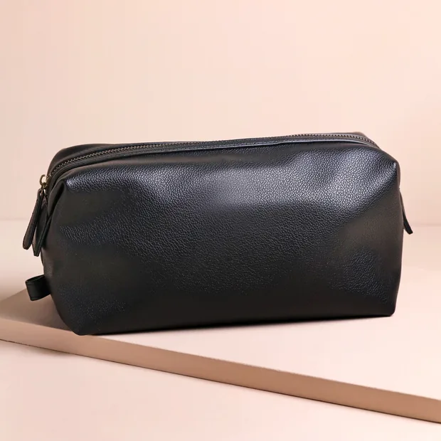 Men's Vegan Leather Wash Bag in Black Men's Vegan Leather Wash Bag in Black