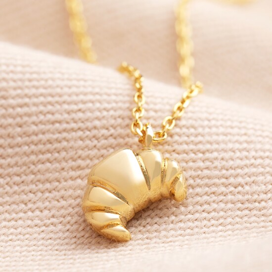 Croissant Pendant Necklace in Gold