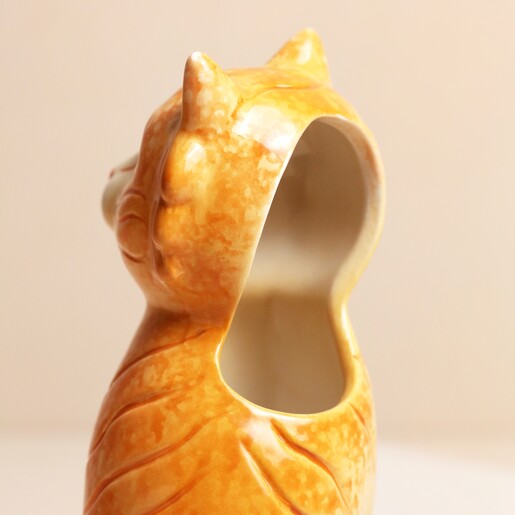 Back of Vase Back of Tigger the Orange Cat Vase showing opening against beige backdrop