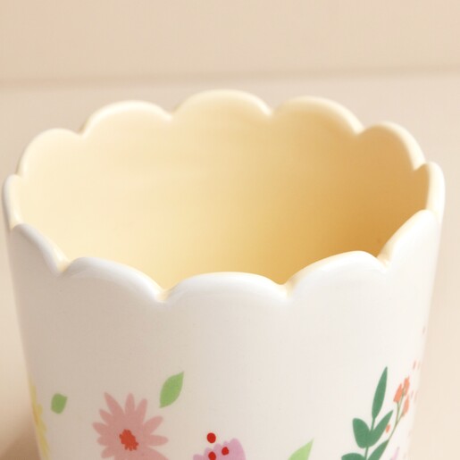 Scalloped Edge Close Up of Edge on Floral Scalloped Edge Planter