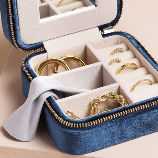 Close Up of Case Close Up of Navy Blue Velvet Square Travel Jewellery Case