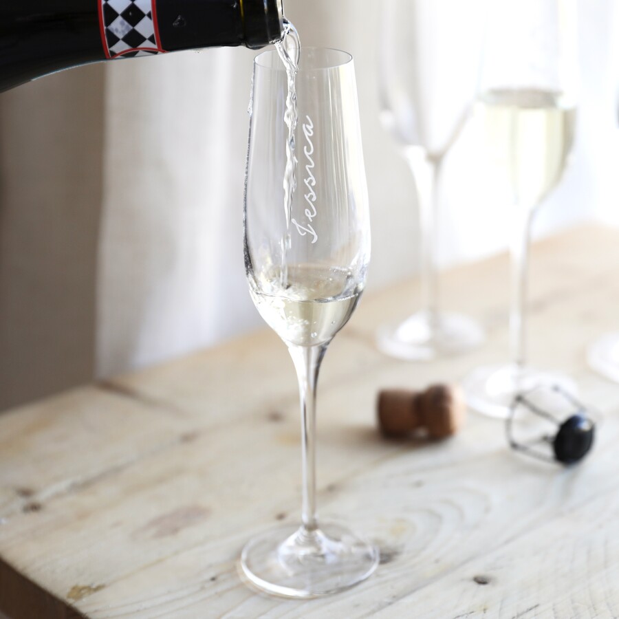 Gift a Pretty Personalised Champagne Flute to a Bride on her Hen Weekend