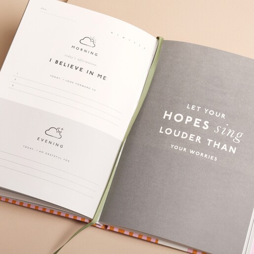 Quote Page in Papier Stay Grounded Gratitude Journal