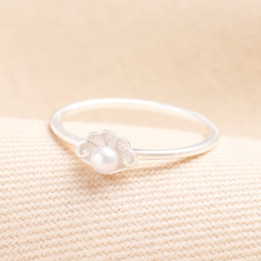 A silver everyday ring with an oyster shell