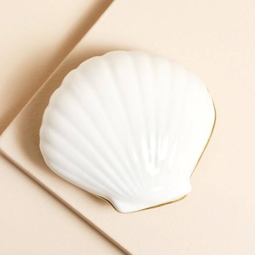 Lid On Seashell Cocoa Butter and Vanilla Candle