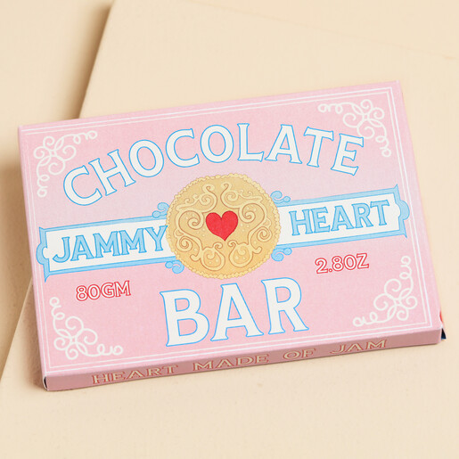 This pink packaging is not only embellished with white and blue accents but also features heart motifs for a truly romantic sentiment.