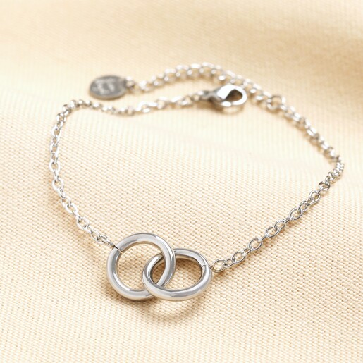 Close up of bracelet Stainless Steel Interlocking Circle Bracelet in Silver