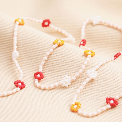 Close Up Red and Orange Daisy Beaded Necklace Close up