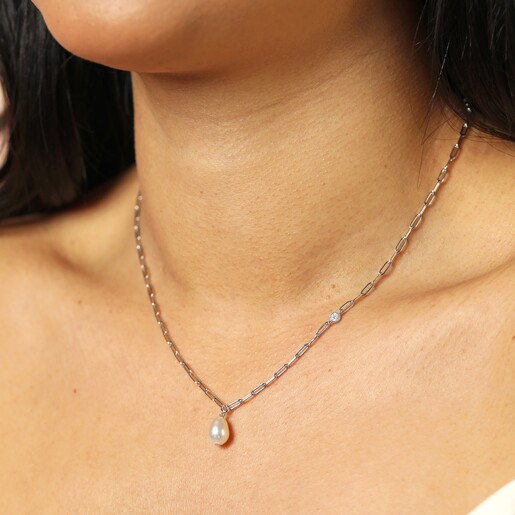Sterling Silver Paperclip Pearl Pendant in Silver Sterling Silver Paperclip Pearl Pendant in Silver