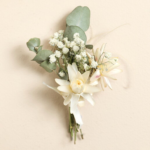 A stunning blend of white, pink, and grassy tones