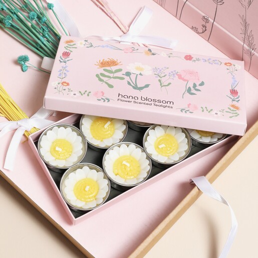 Letterbox Dried Flowers and Daisy Scented Tealights Gift Set